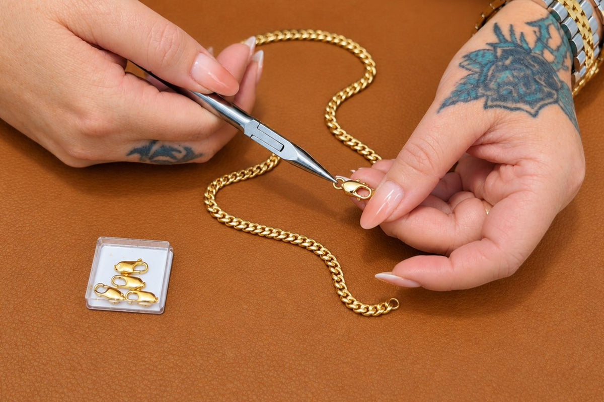 Schmuck Reparatur, Verschluss tauschen bei einer Panzerkette aus Gold